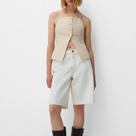 [SOLD] Cream and tan linen sleeveless vest with button closure - Picture 2 of 4